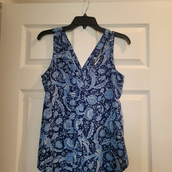 Candie's sleeveless blouse ( closet cleanout) - Picture 1 of 7
